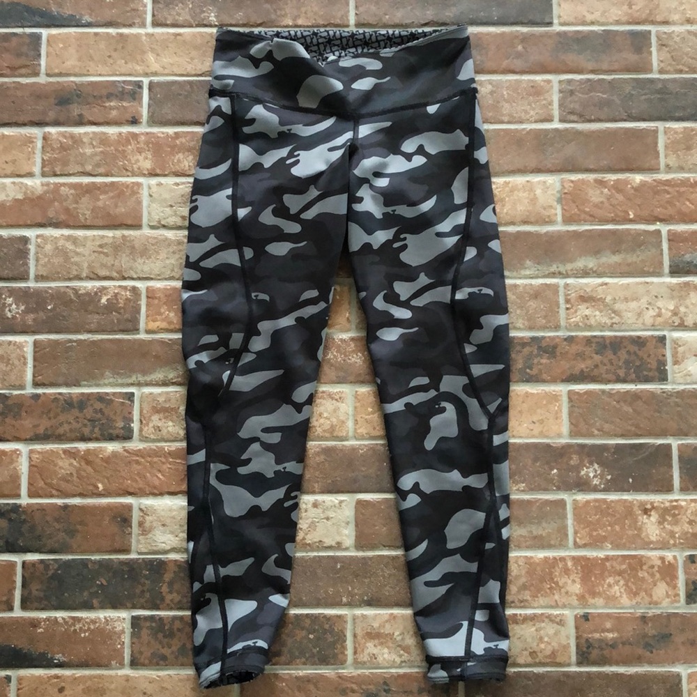 Vineyard Vines Capri legging xs reversible camo